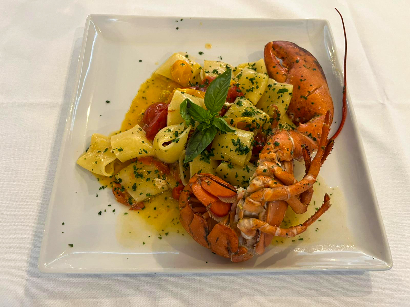 Paccheri all’astice con pomodorini freschi